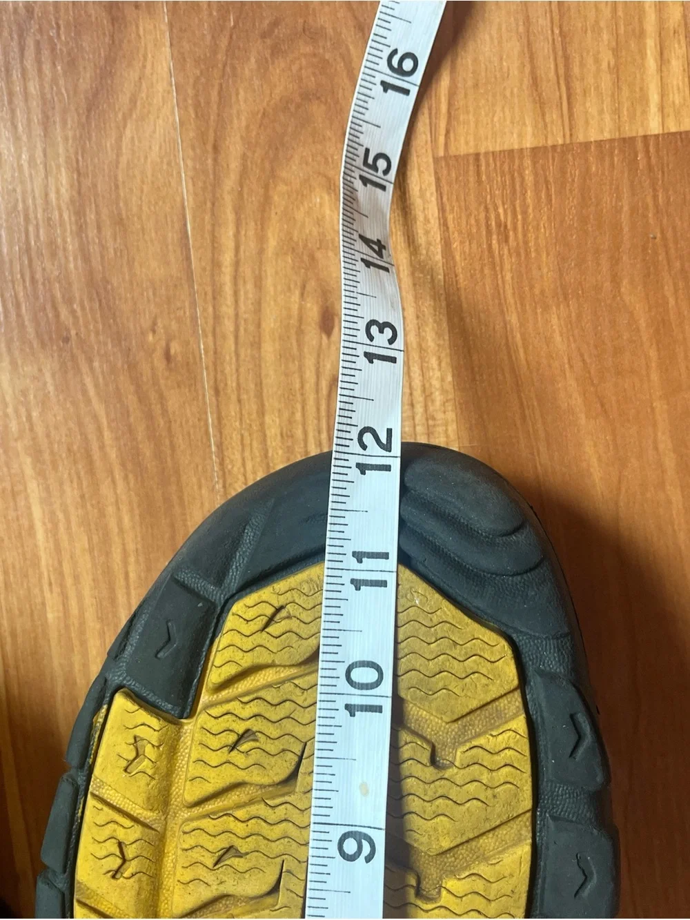 Like New Men’s Keen Sandals Black & Yellow Hiking Outdoors Durable